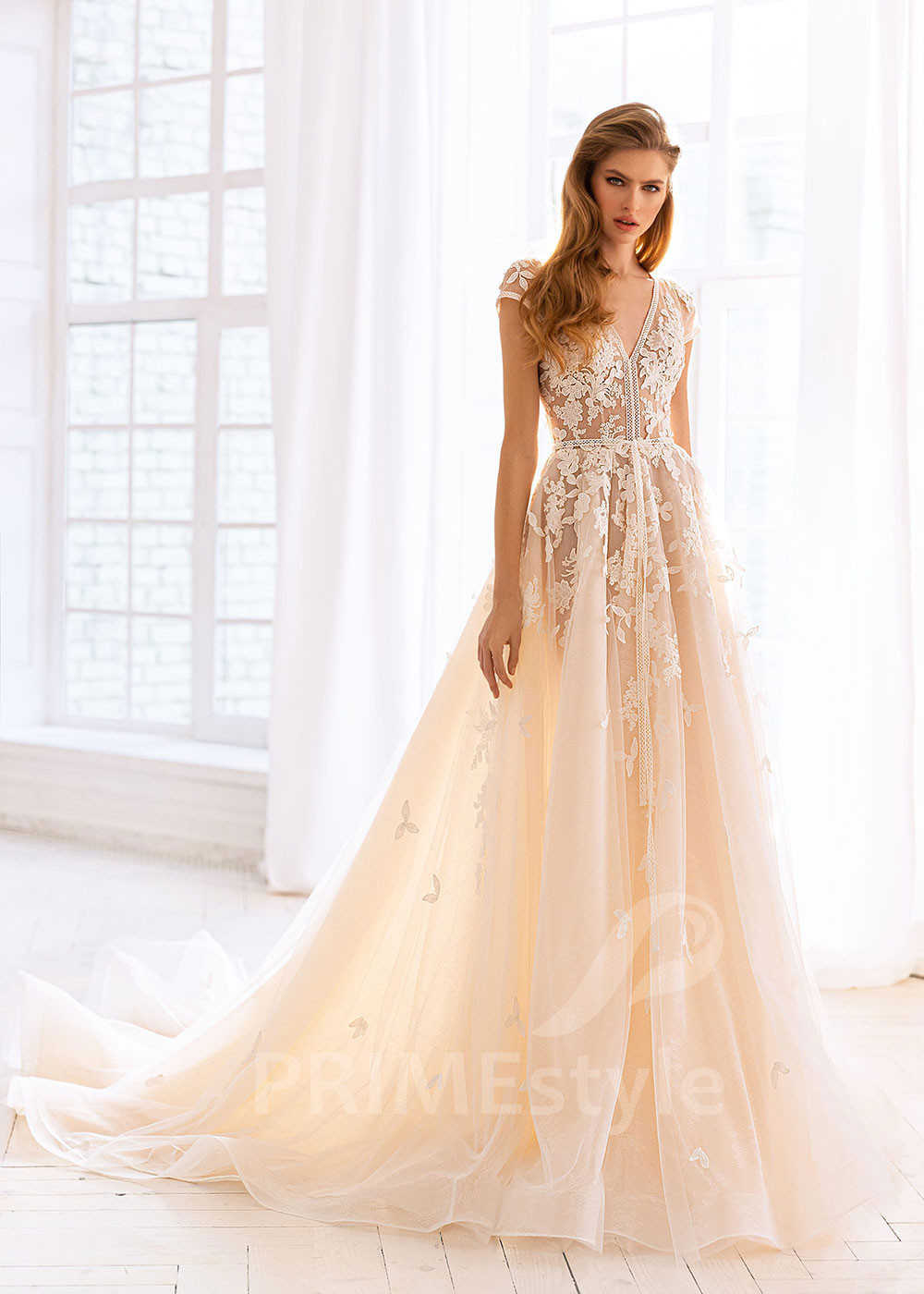 Luxusné čipkované svadobné šaty BS011