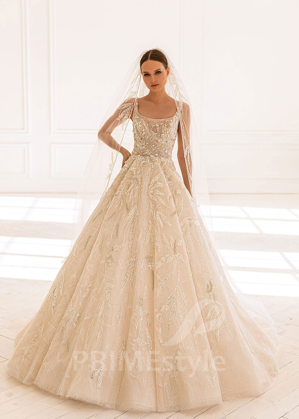 Luxusné čipkované svadobné šaty BS015