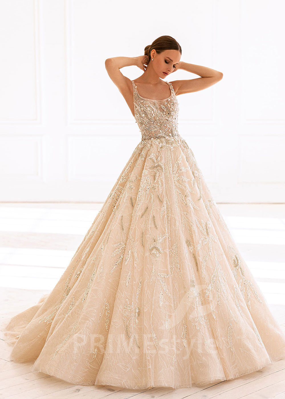 Luxusné čipkované svadobné šaty BS015