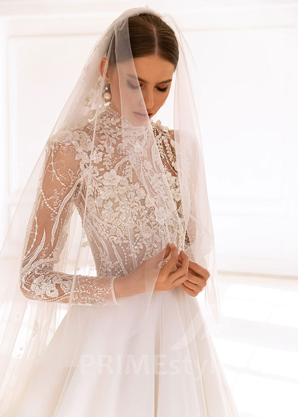 Elegantné čipkované svadobné šaty BS018