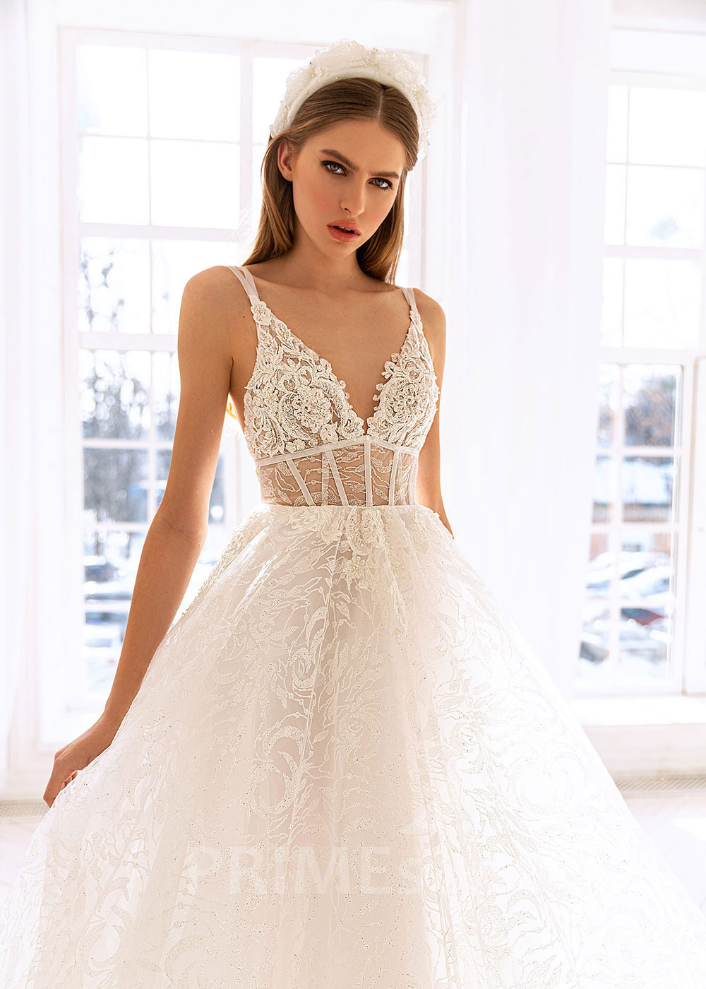 Extravagantné celočipkované svadobné šaty BS034