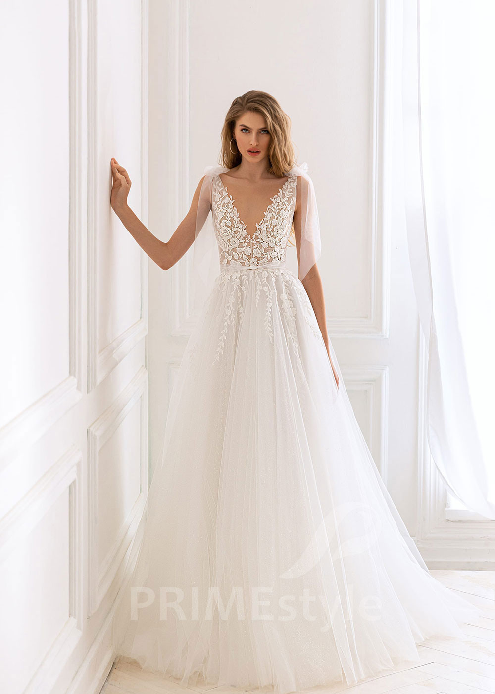 Elegantné minimalistické svadobné šaty BS050