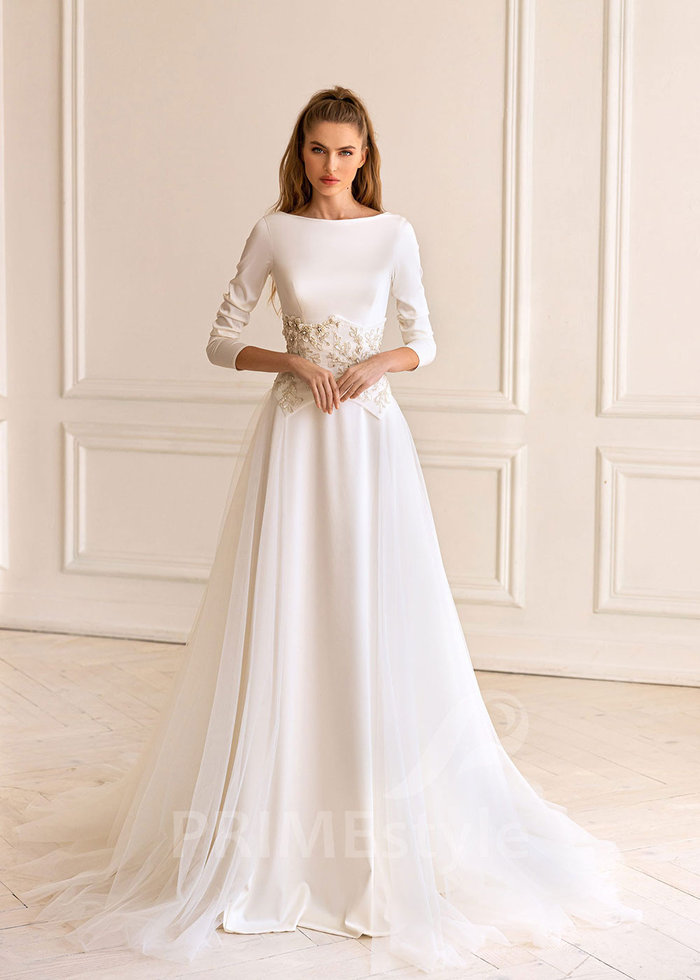 Extravagantné minimalistické svadobné šaty BS055