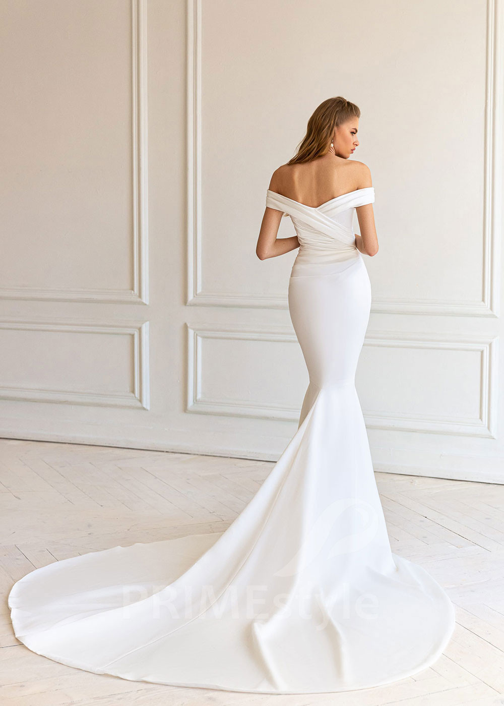 Elegantné hladké svadobné šaty BS056