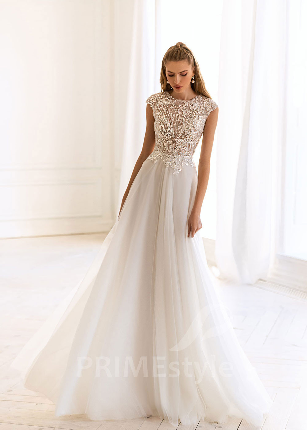 Elegantné minimalistické svadobné šaty BS060