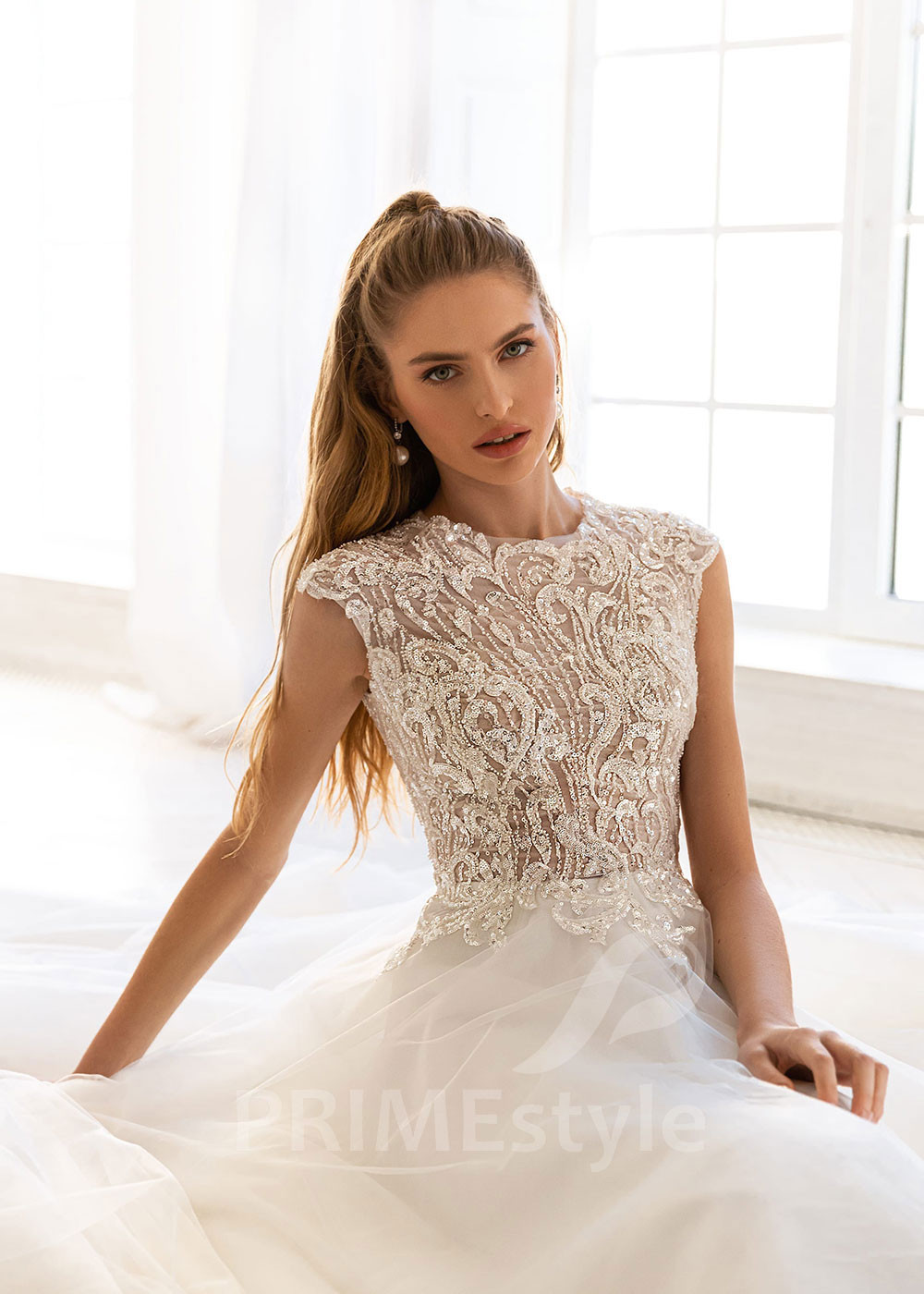 Elegantné minimalistické svadobné šaty BS060