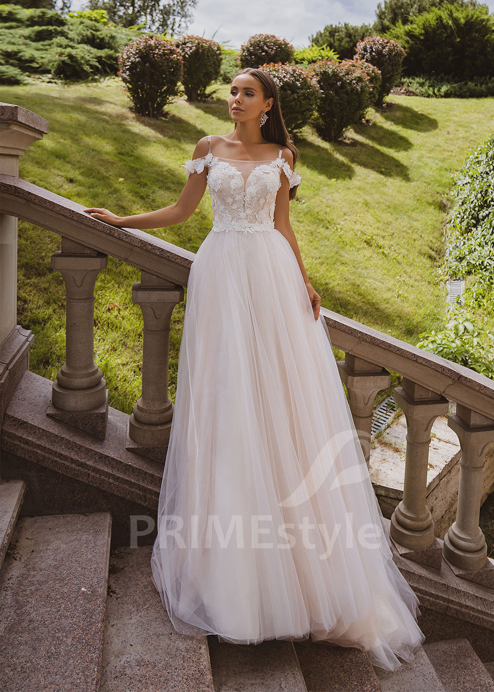 Jednoduché kvetované svadobné šaty RC2016