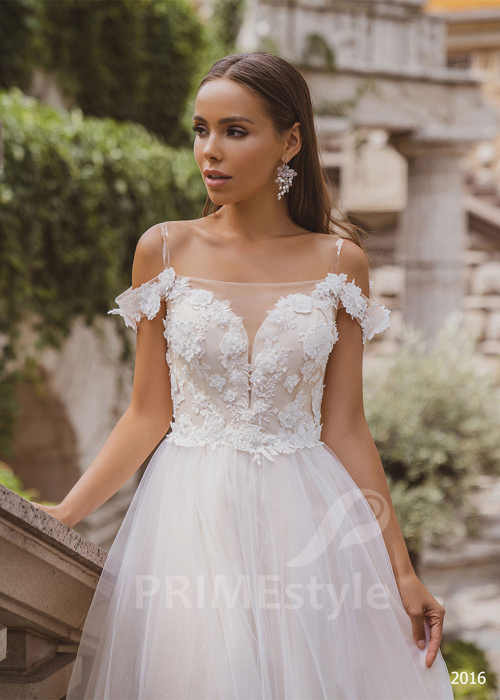 Jednoduché kvetované svadobné šaty RC2016