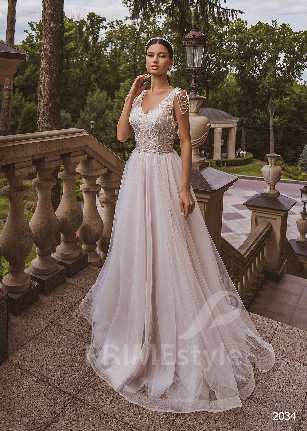 Extravagantné tylové svadobné šaty RC2034