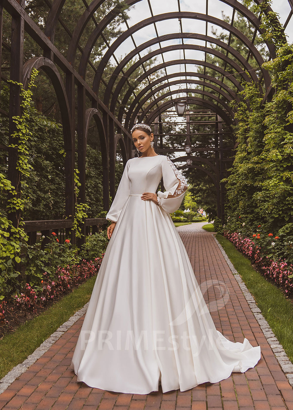 Elegantné saténove svadobné šaty RC2036