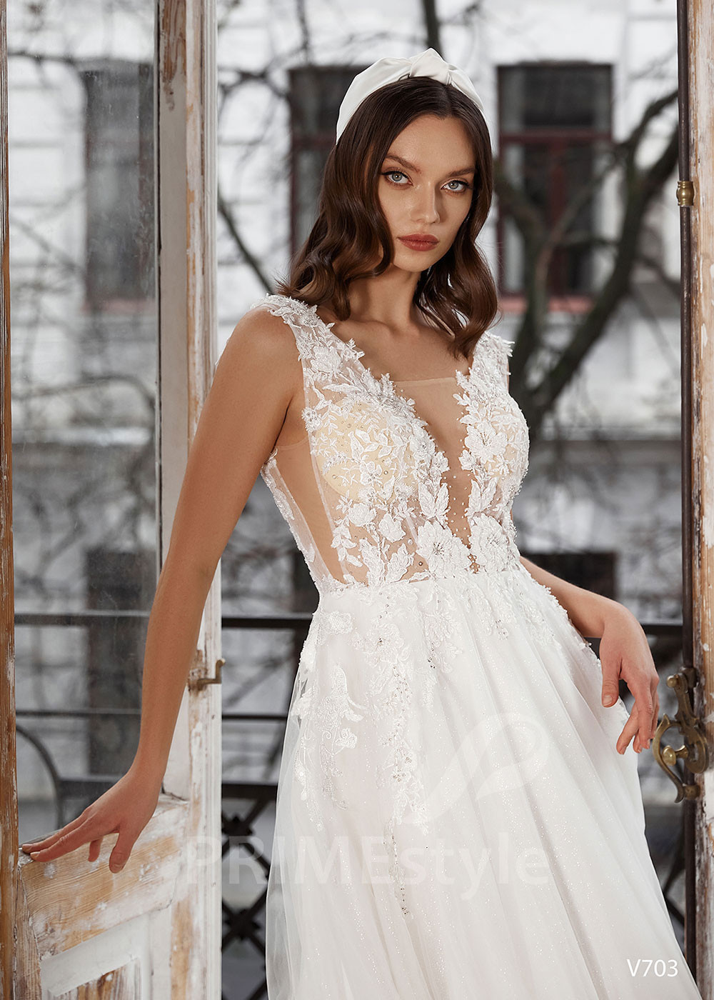 Extravagantné čipkované svadobné šaty RS703