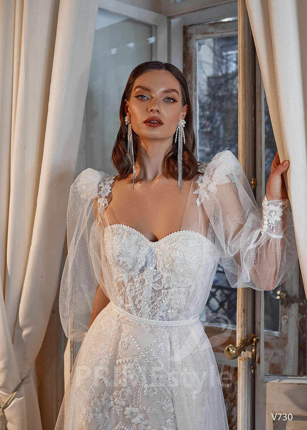 Extravagantné celočipkované svadobné šaty RS730