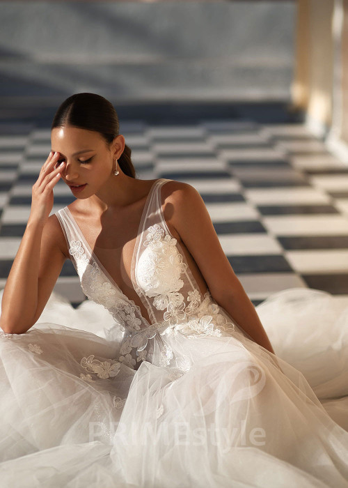 Elegantné čipkované svadobné šaty SN006