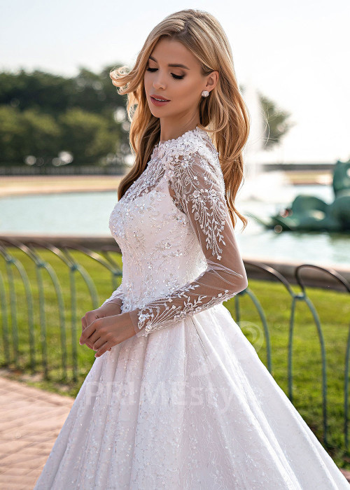 Elegantné čipkované svadobné šaty EMS126