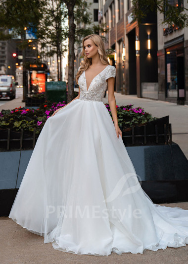 Luxusné čipkované svadobné šaty EMS130