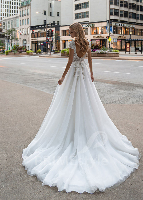 Luxusné čipkované svadobné šaty EMS130