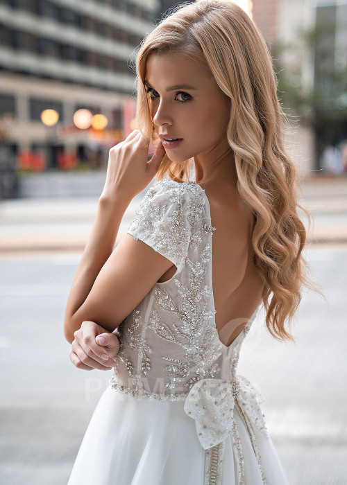 Luxusné čipkované svadobné šaty EMS130