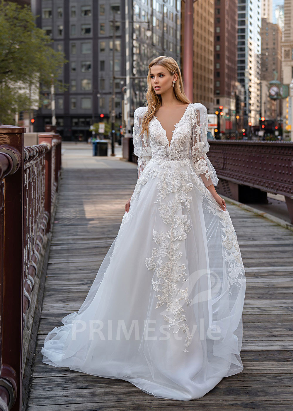 Exkluzívne kvetované svadobné šaty EMS132