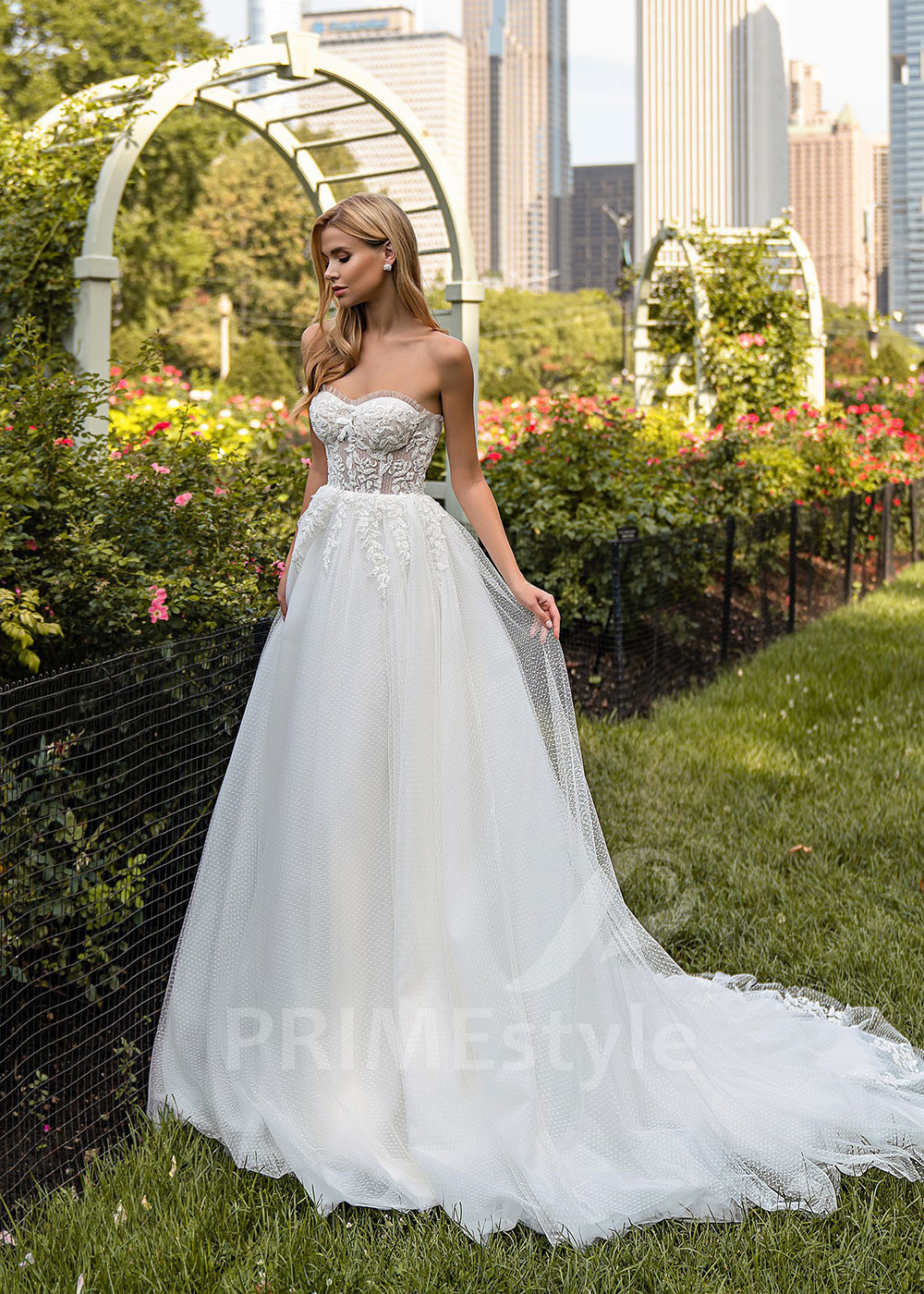 Jednoduché čipkované svadobné šaty EMS134