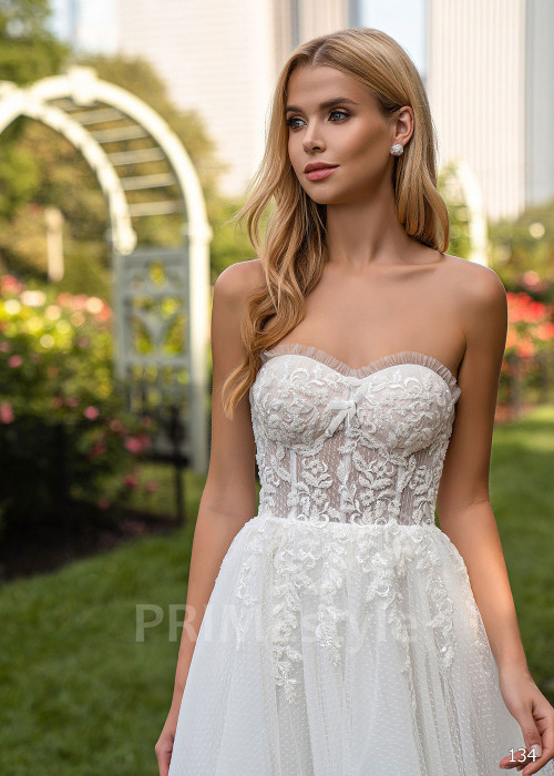Jednoduché čipkované svadobné šaty EMS134