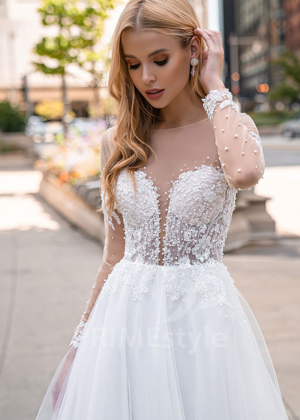 Elegantné čipkované svadobné šaty EMS141