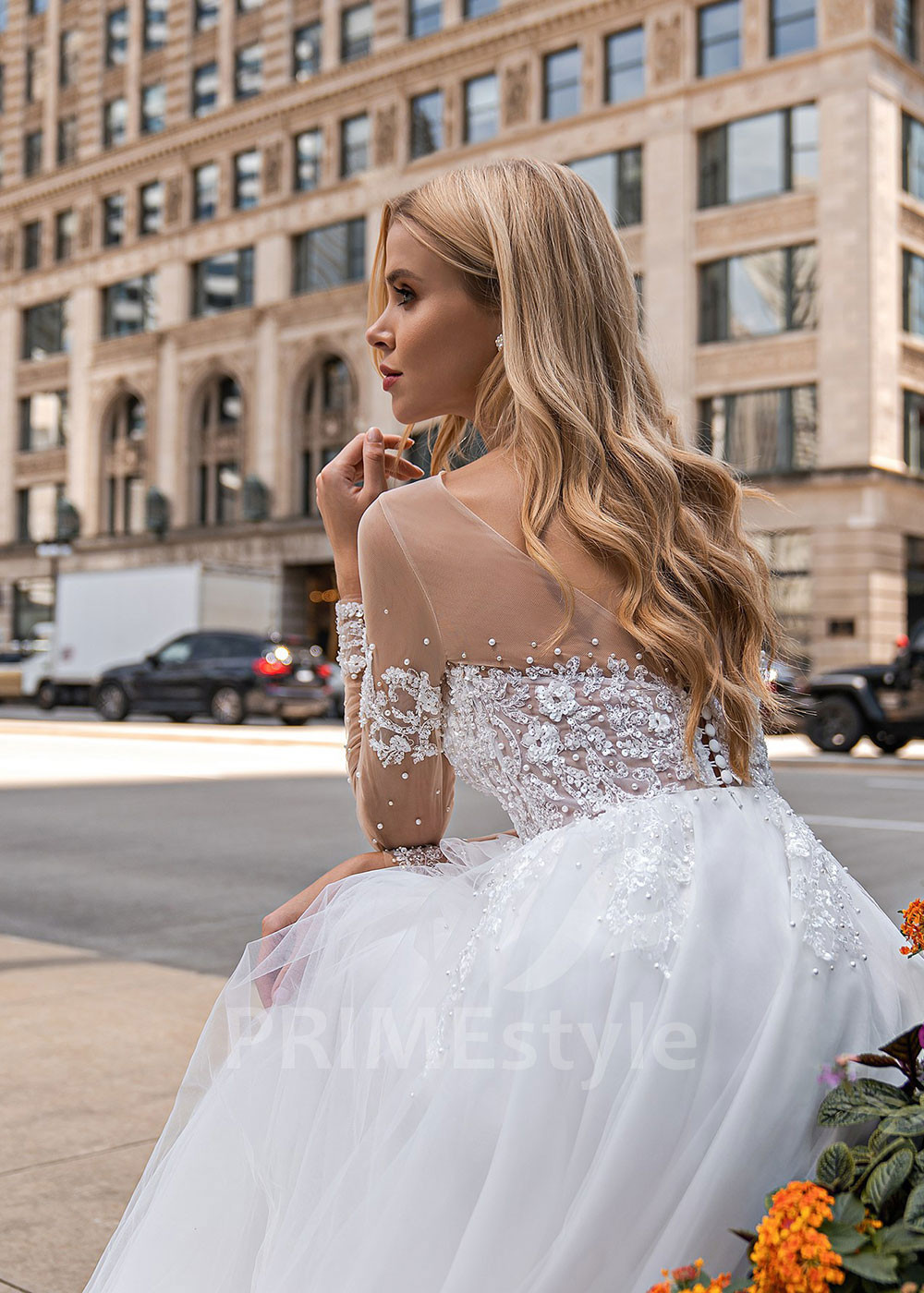 Elegantné čipkované svadobné šaty EMS141