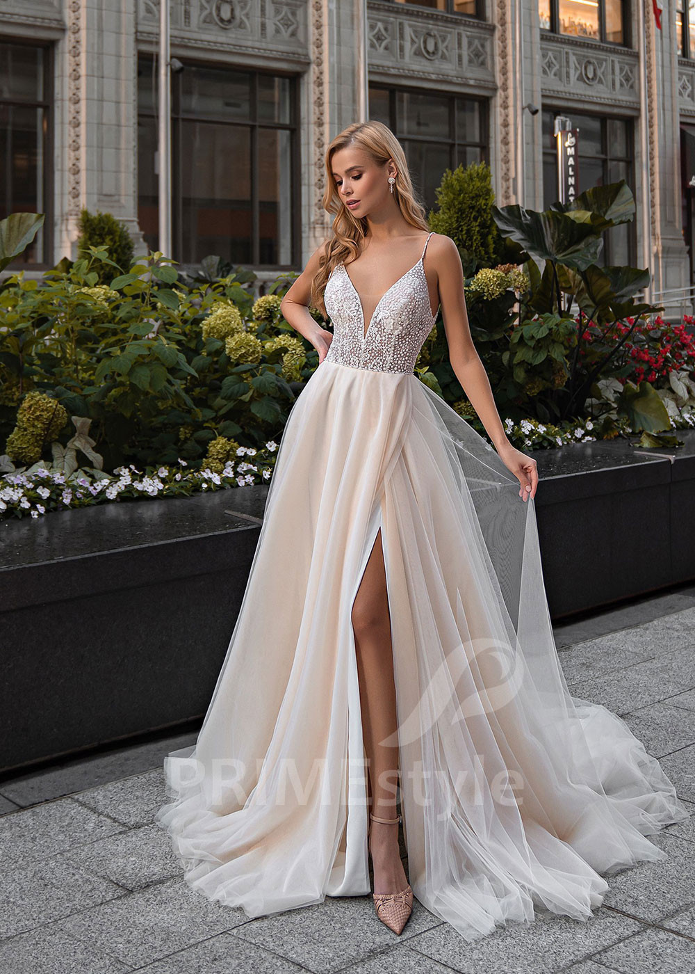 Jednoduché minimalistické svadobné šaty EMS143