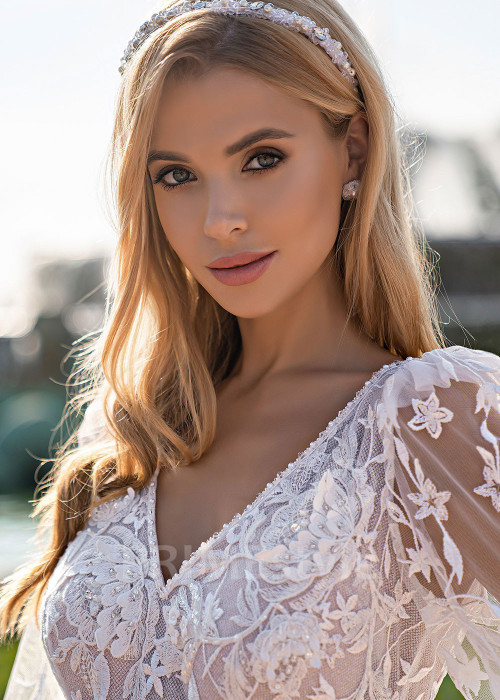 Exkluzívne celočipkované svadobné šaty EMS147