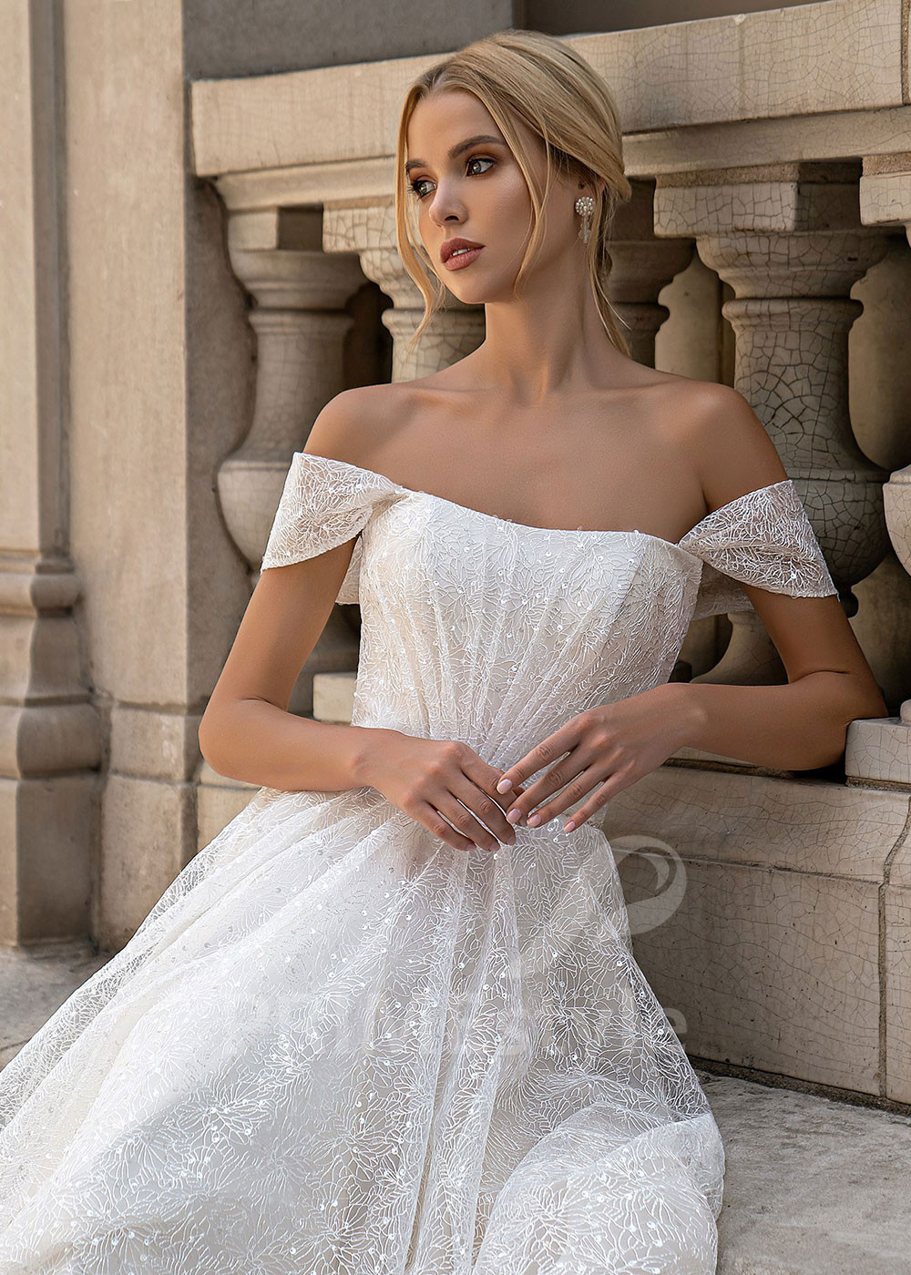 Exkluzívne trblietavé svadobné šaty EMS152