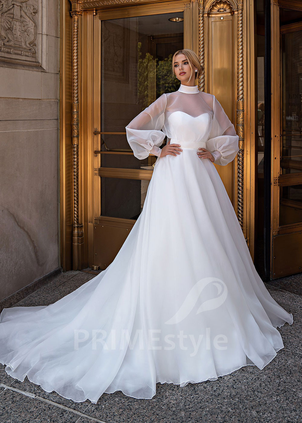 Jednoduché romantické svadobné šaty EMS153