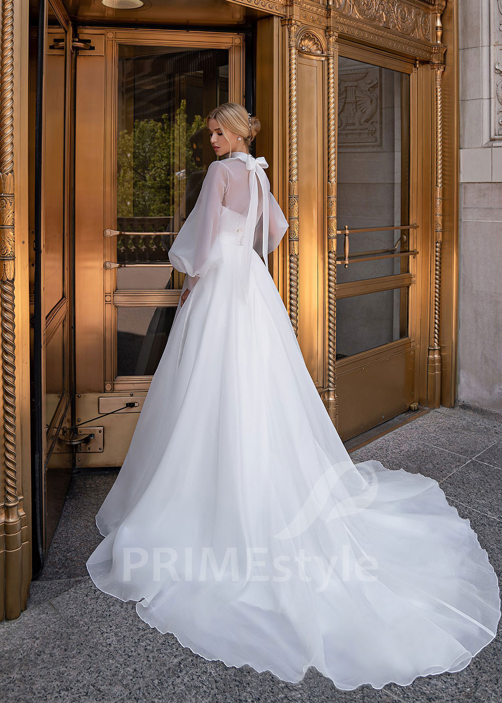 Jednoduché romantické svadobné šaty EMS153