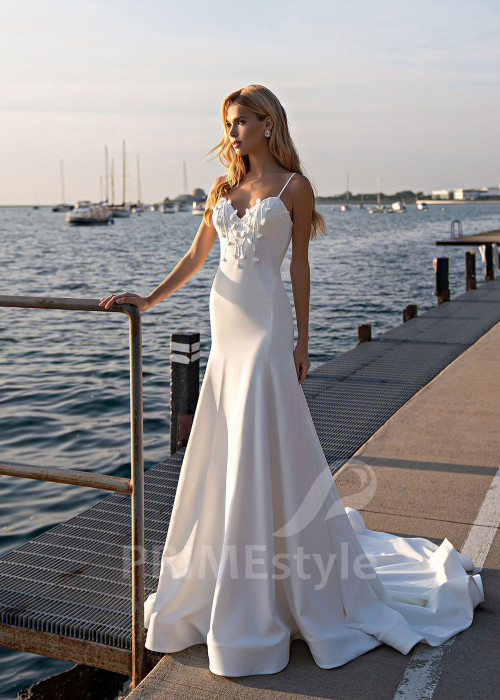 Elegantné úzke svadobné šaty EMS155