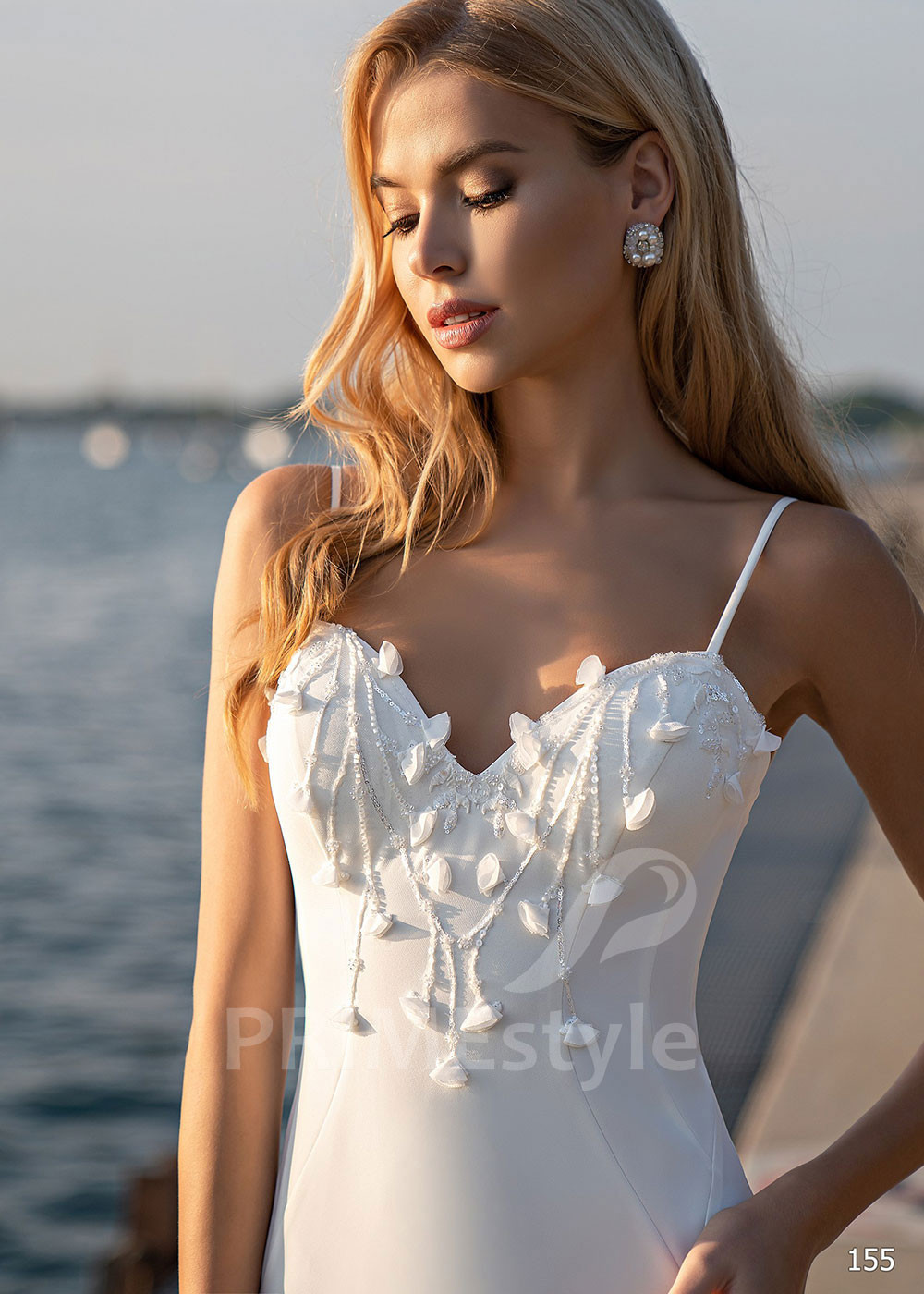 Elegantné úzke svadobné šaty EMS155
