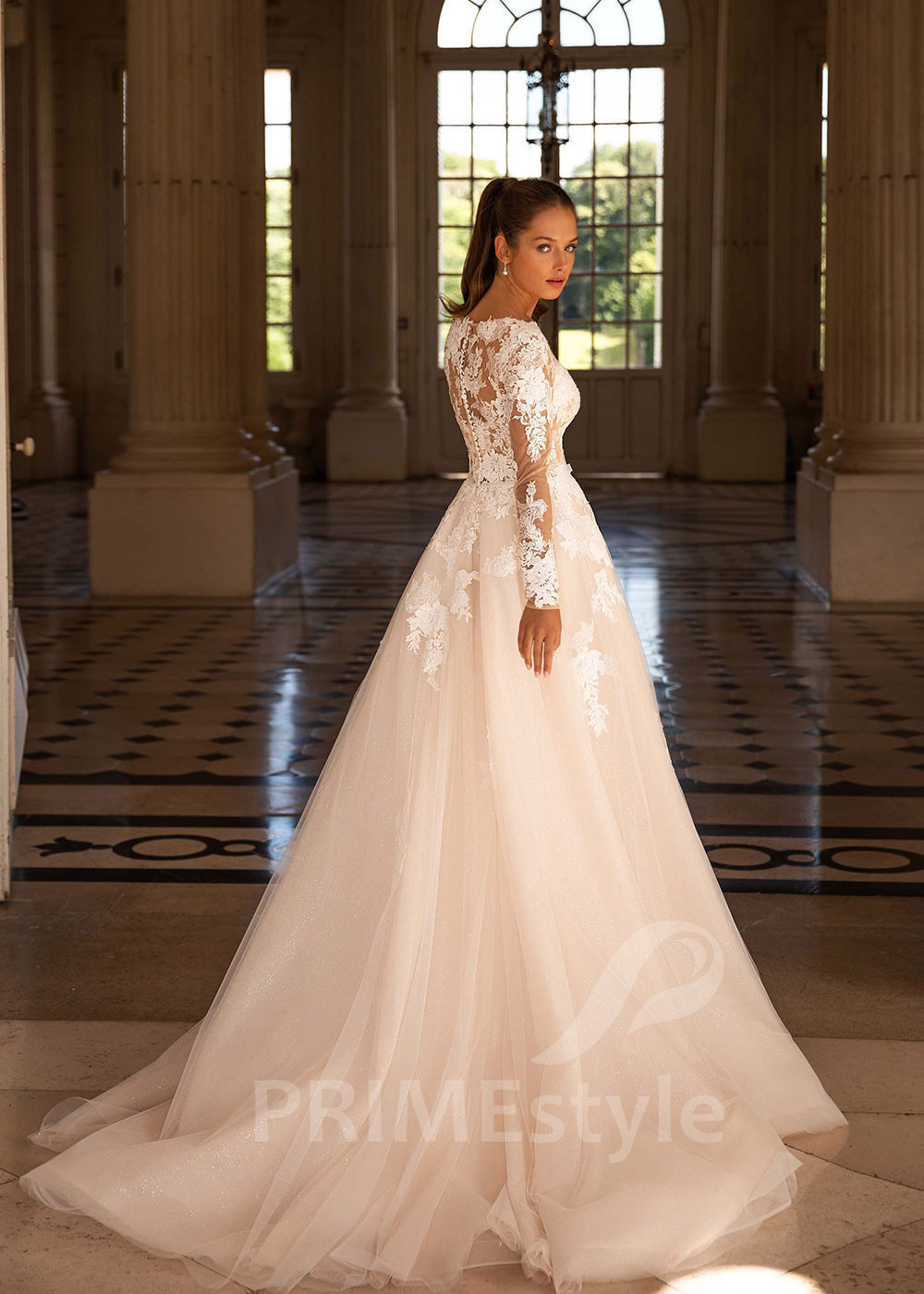 Elegantné čipkované svadobné šaty CT004