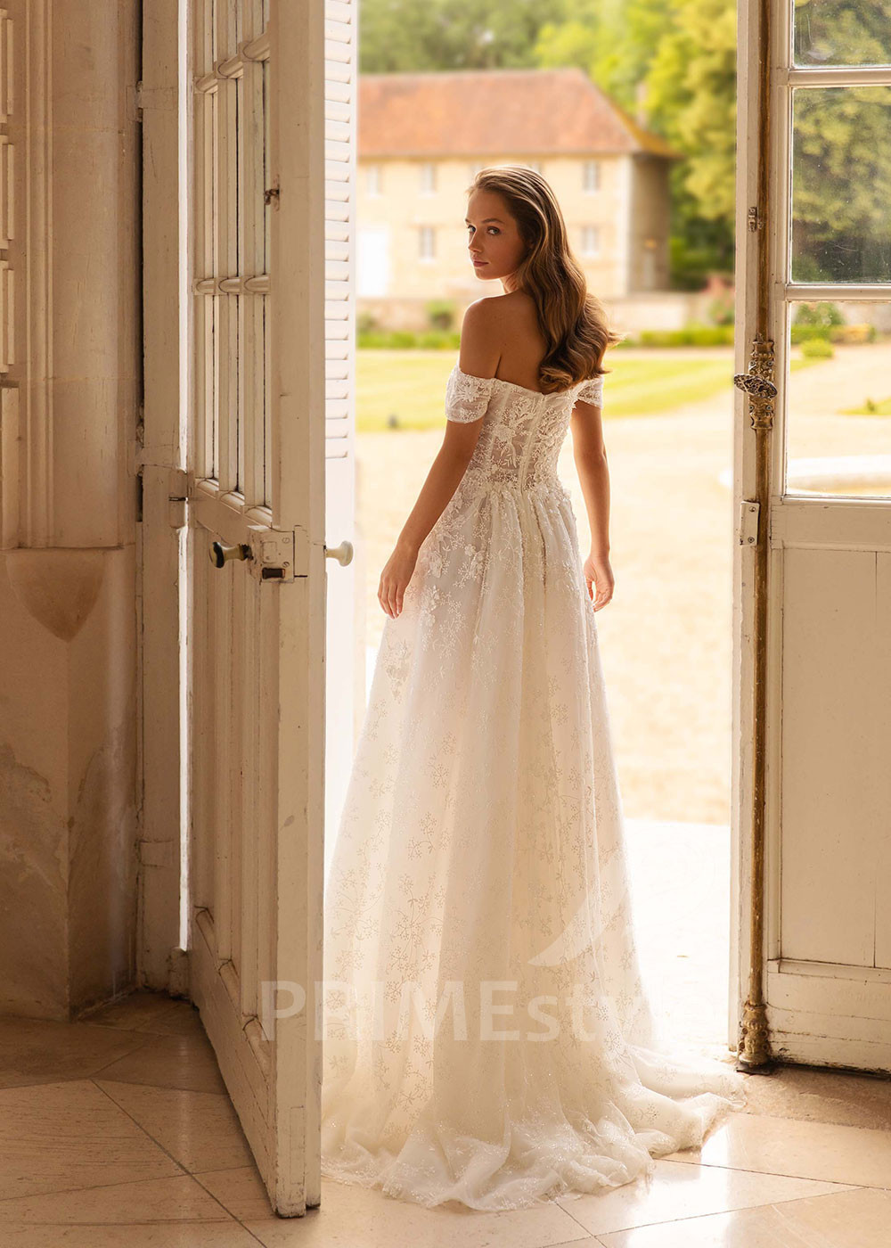 Luxusné čipkované svadobné šaty CT007