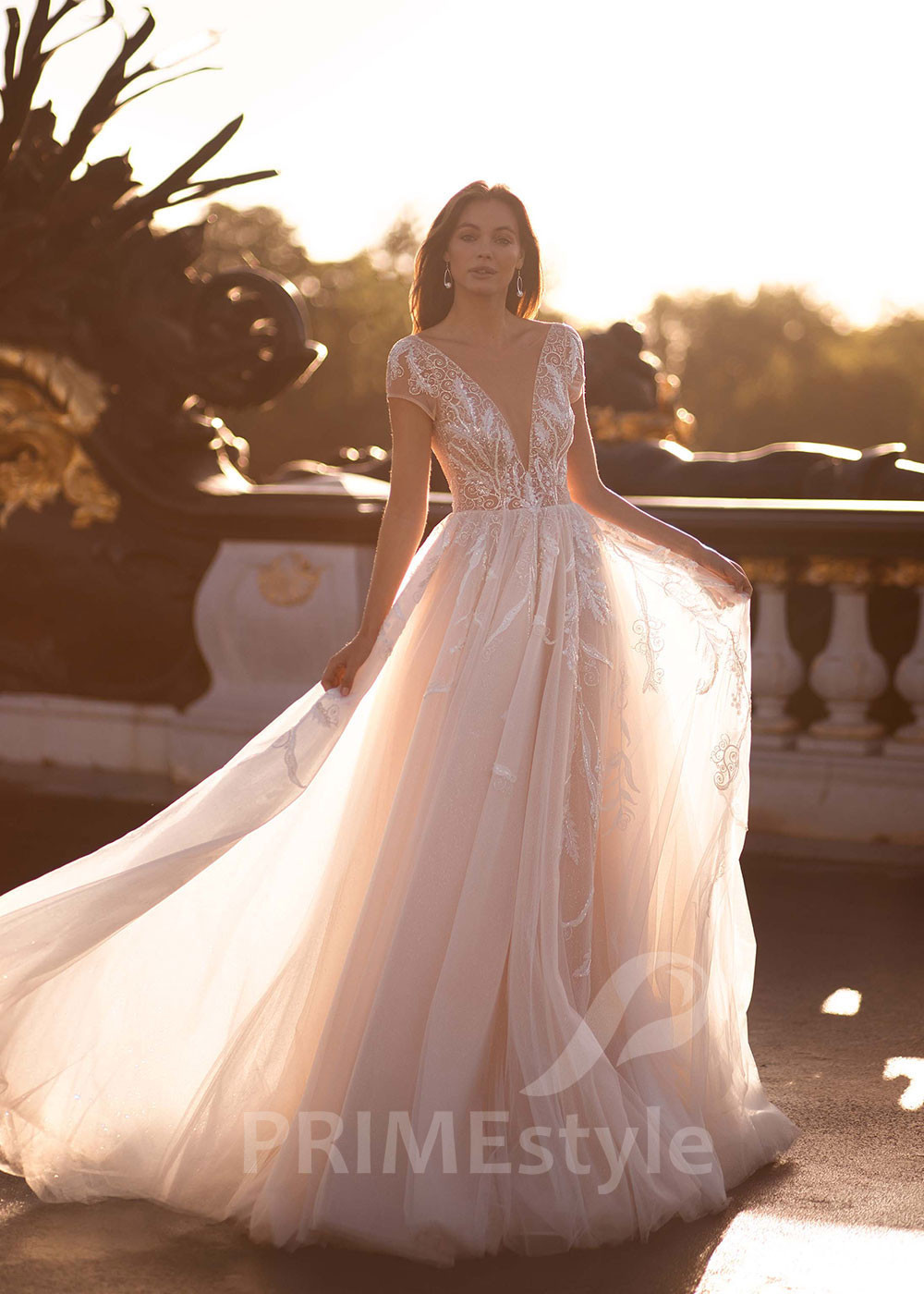 Luxusné čipkované svadobné šaty CT026