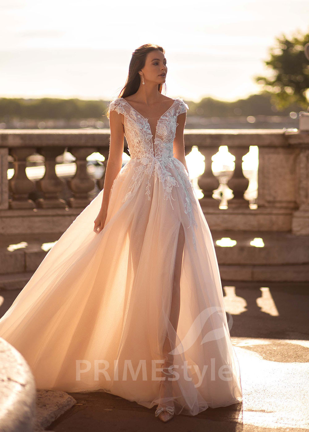 Luxusné čipkované svadobné šaty CT028