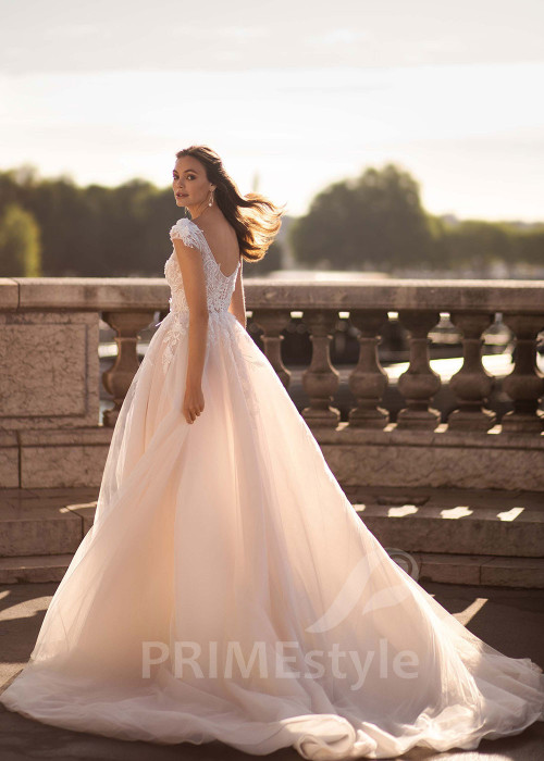 Luxusné čipkované svadobné šaty CT028