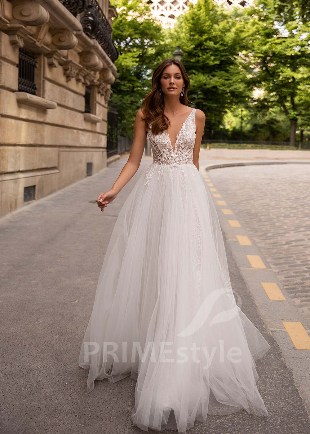 Jednoduché čipkované svadobné šaty CT031