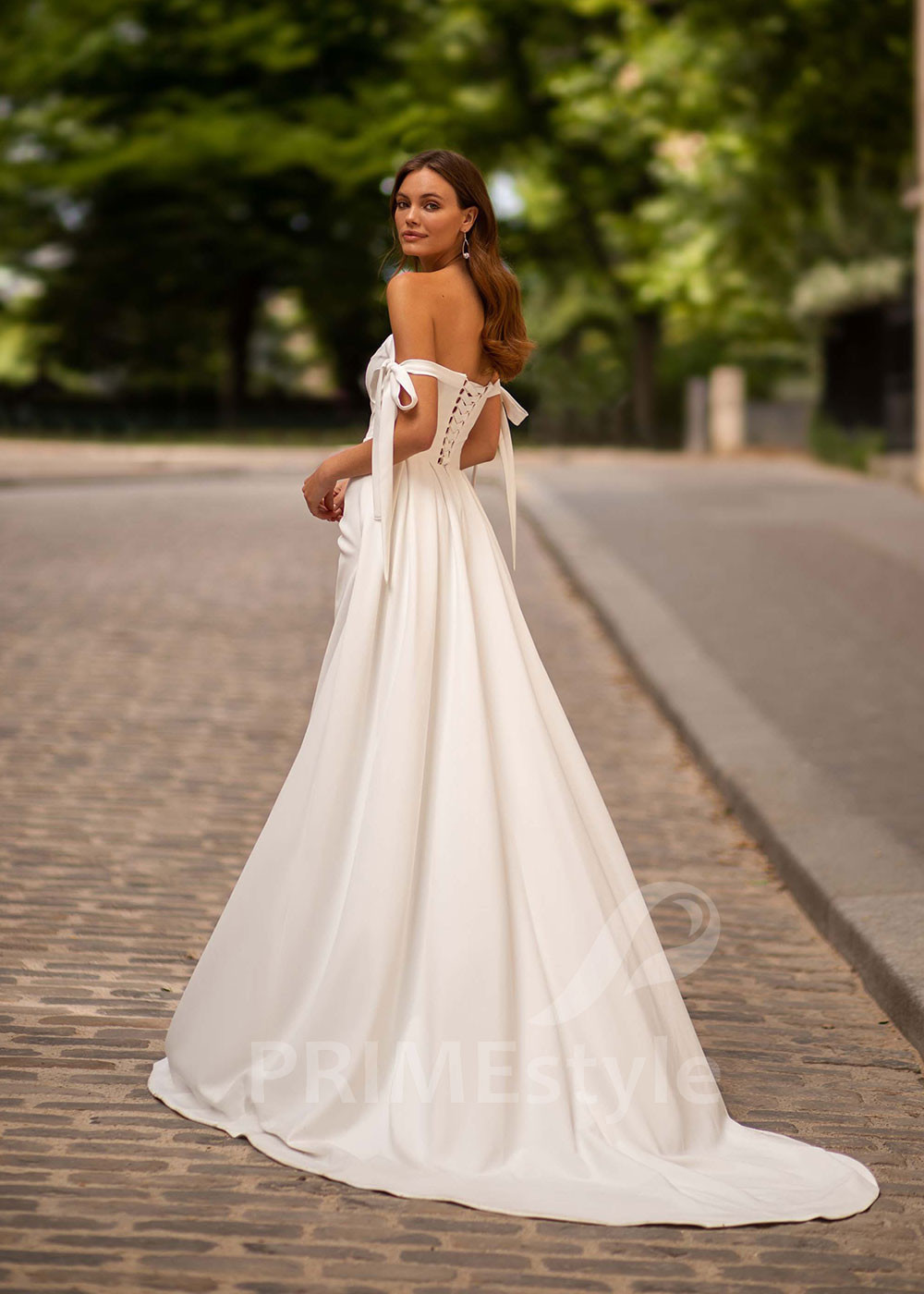 Extravagantné saténove svadobné šaty CT032