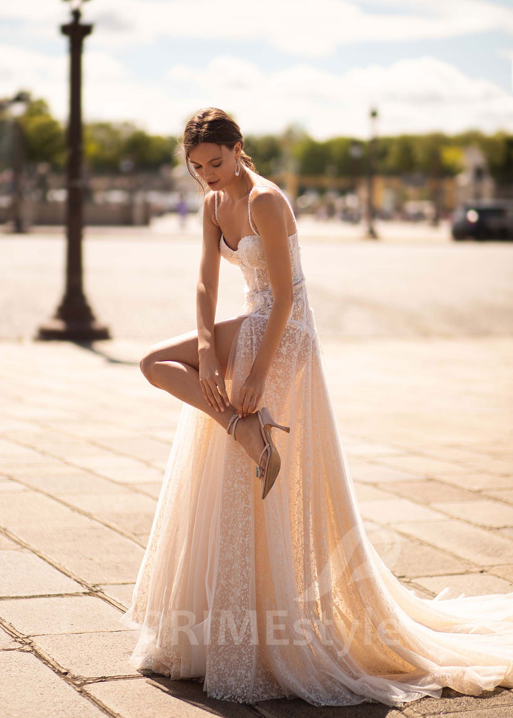 Luxusné svadobné šaty na ramienka CT036