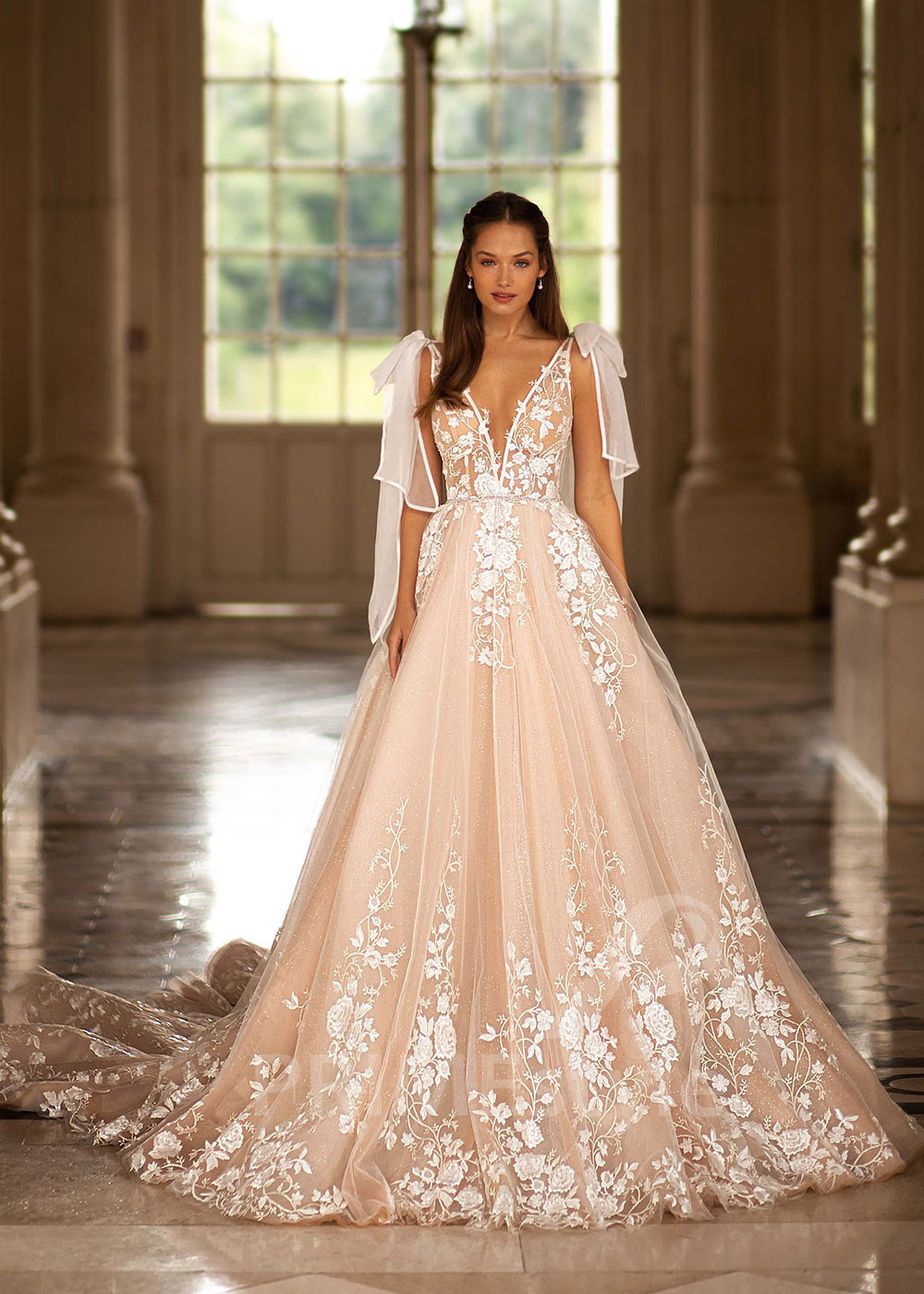 Exkluzívne princeznovské svadobné šaty CT038