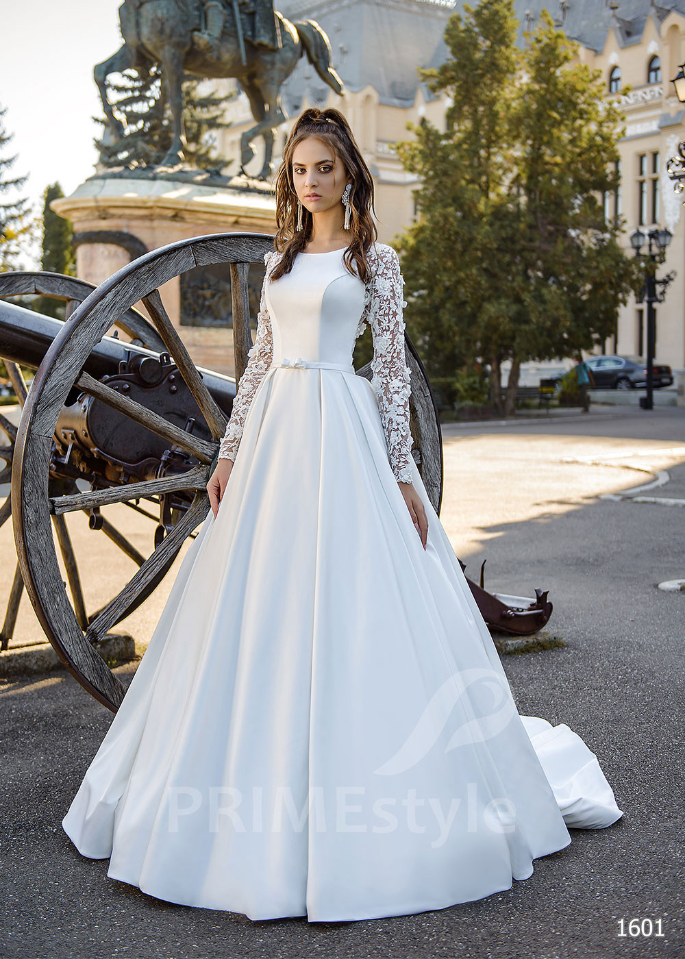 Elegantné saténove svadobné šaty RC1601