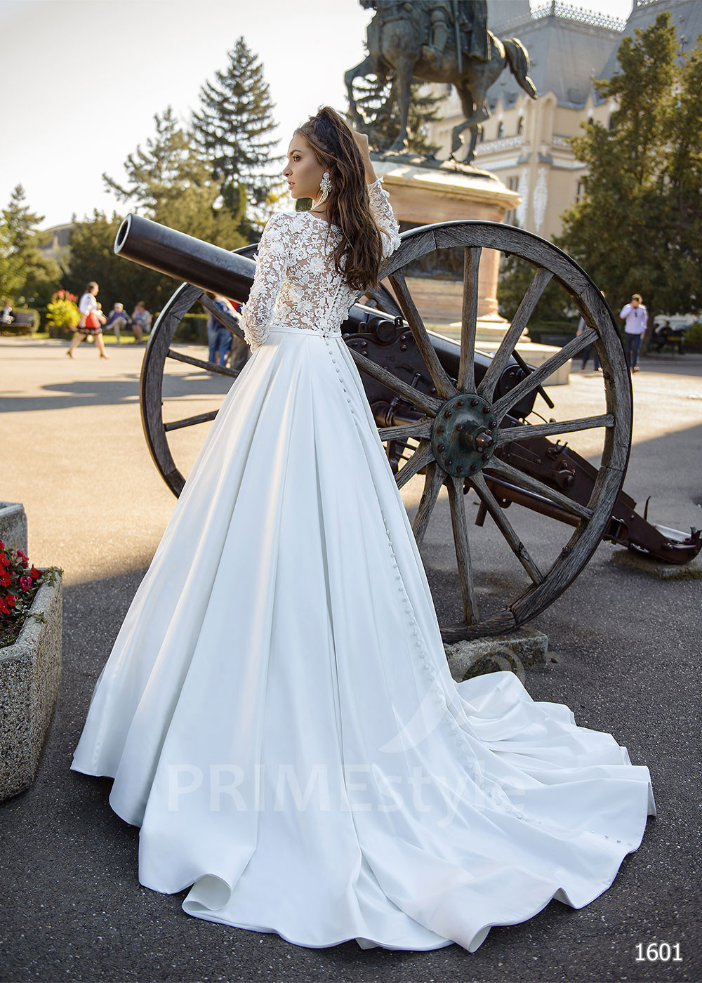 Elegantné saténove svadobné šaty RC1601