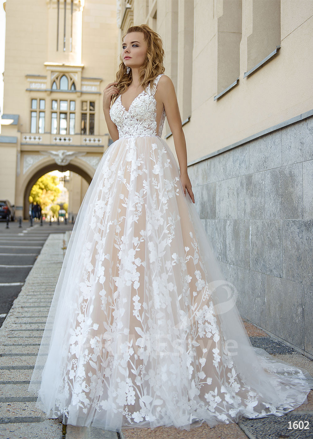 Luxusné celočipkované svadobné šaty RC1602