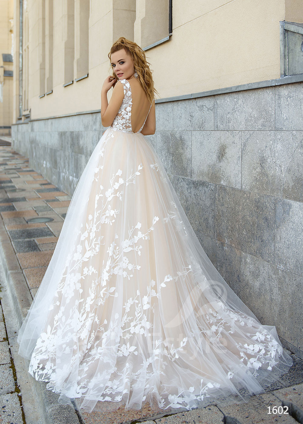 Luxusné celočipkované svadobné šaty RC1602