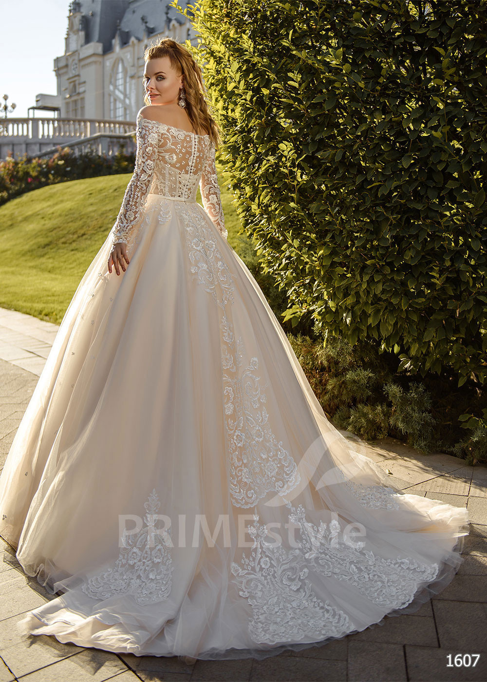 Luxusné čipkované svadobné šaty RC1607