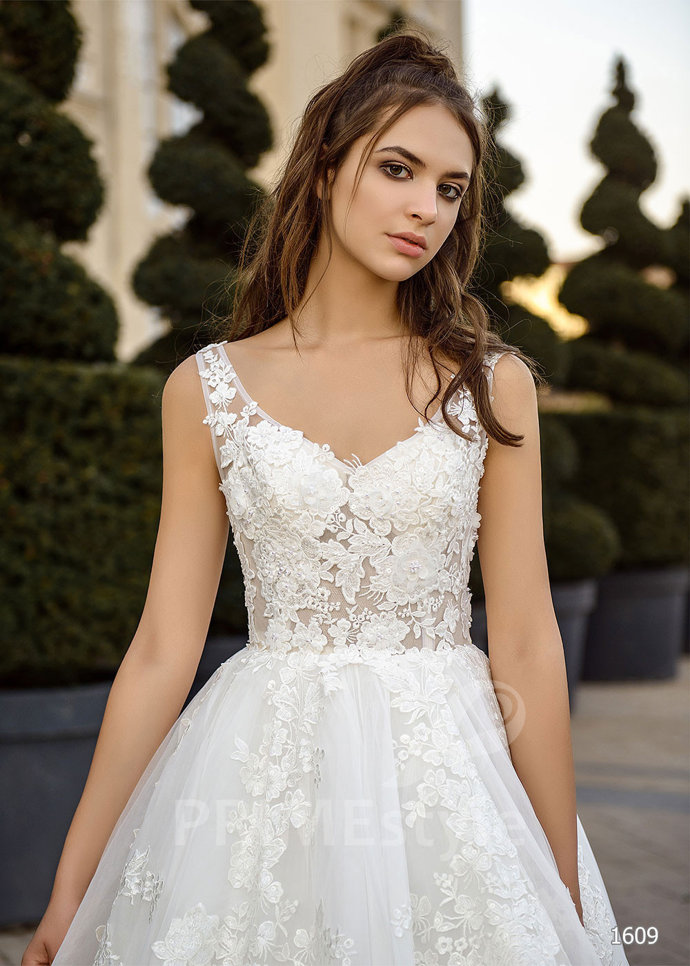 Jednoduché princeznovské svadobné šaty RC1609