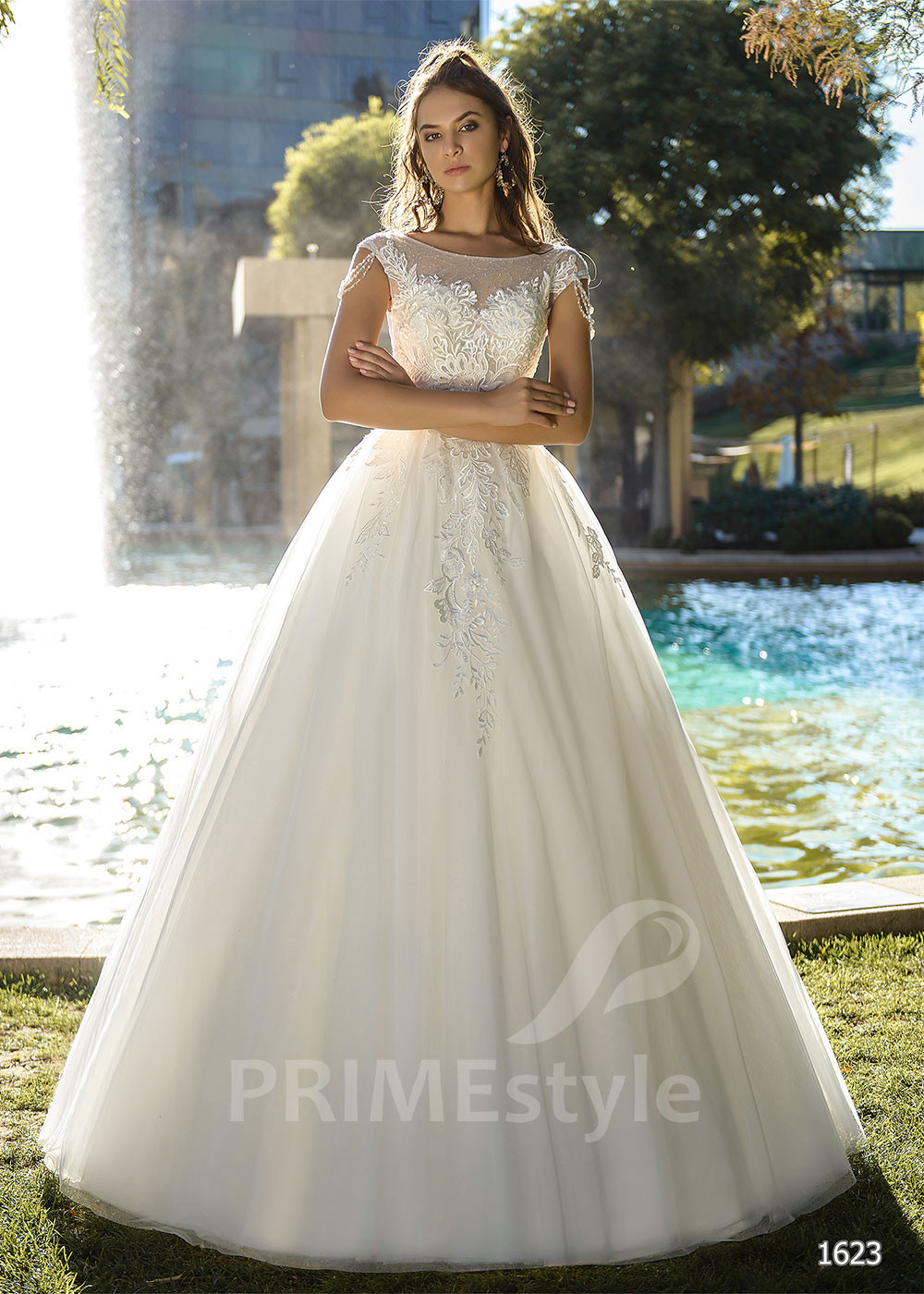 Jednoduché čipkované svadobné šaty RC1623