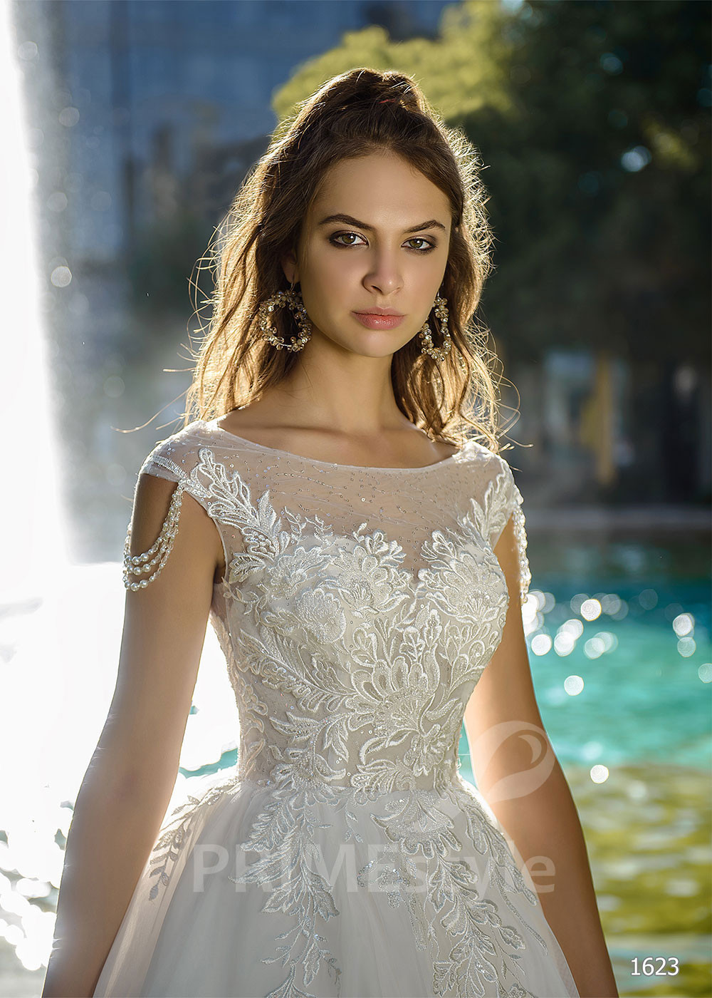 Jednoduché čipkované svadobné šaty RC1623